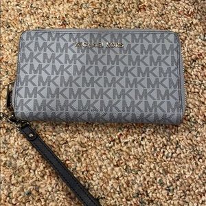 BRAND NEW MICHAEL KORS WRISTLET NWOT